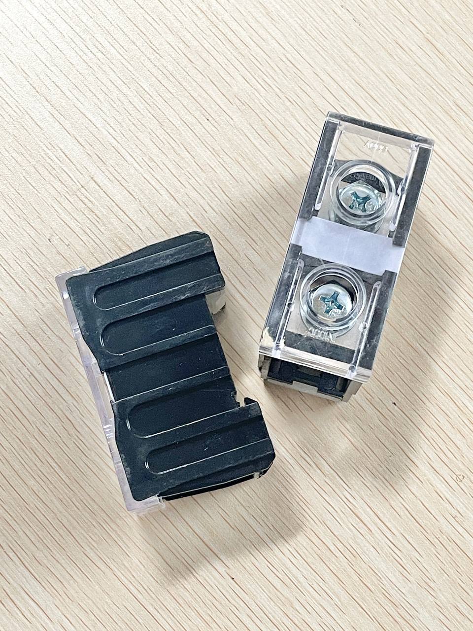 Terminal Block 2P 130A, 600V (ដូមីណូ-Domino)