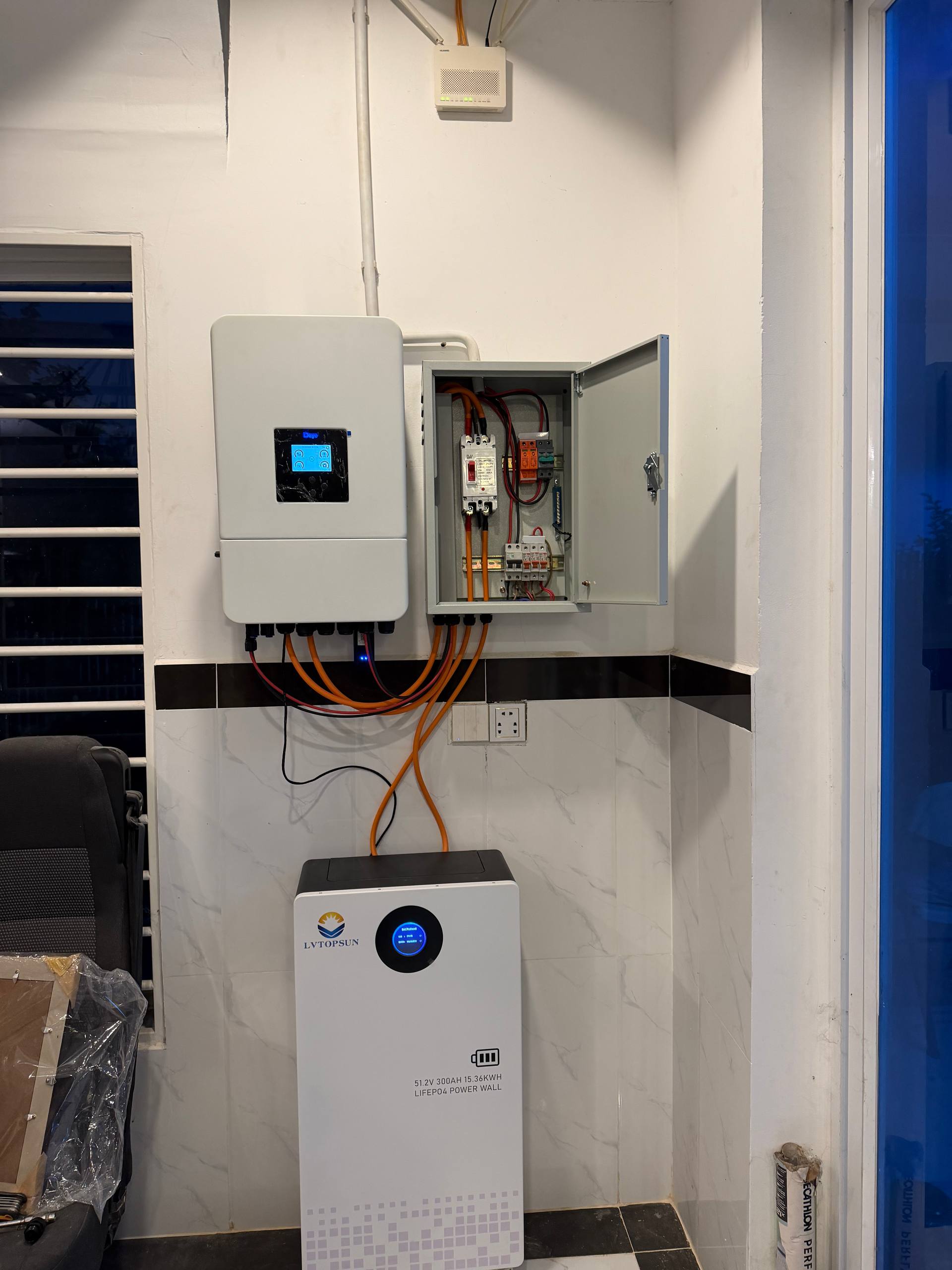 ឈុតសូឡាប្រើភ្លើងខ្នាត ៣៥អំពែ (Hybrid Deye Solar Systems 8kW)