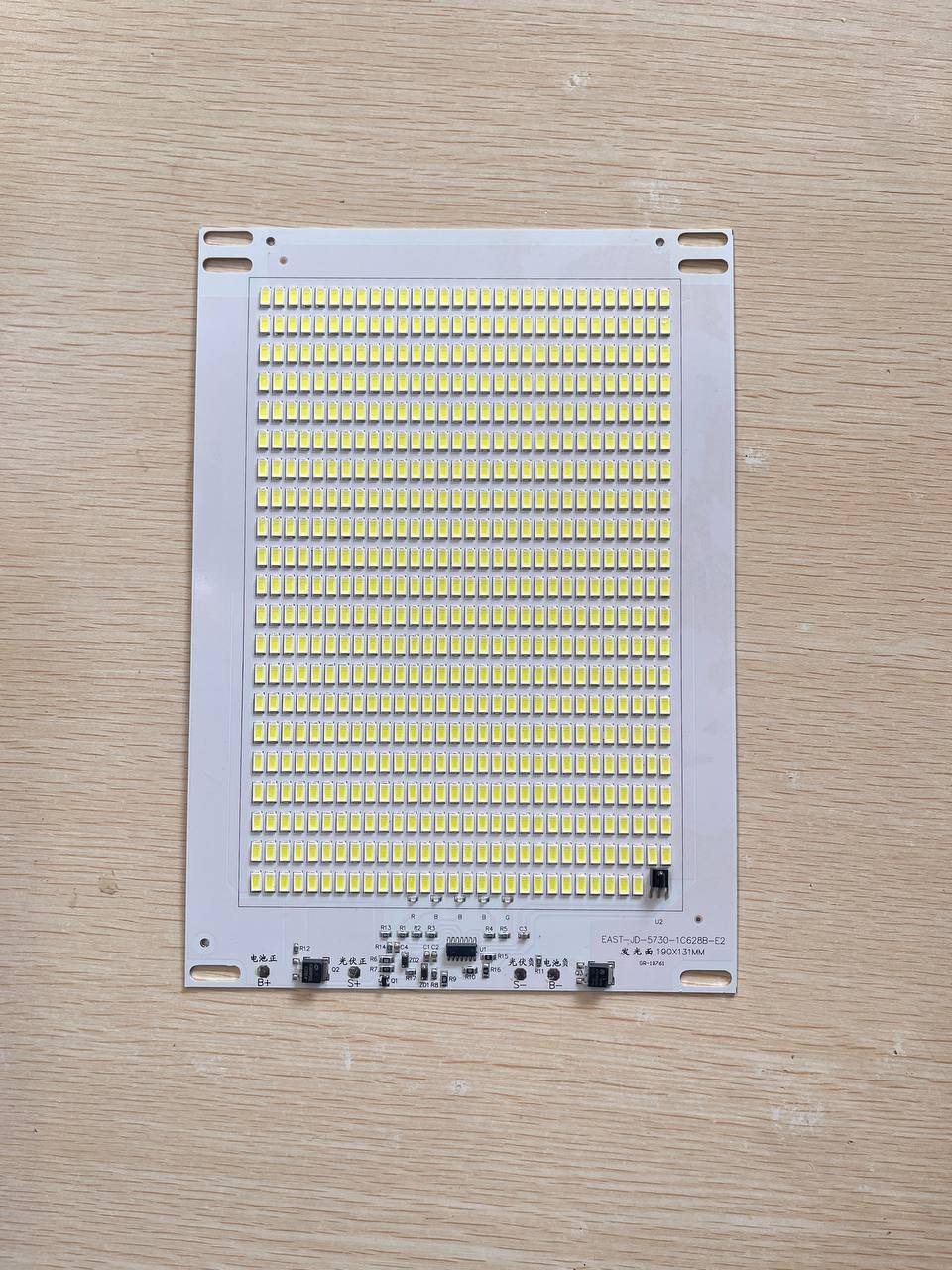 បន្ទះ LED Steet lightធំ មានឈីប+តេឡេ