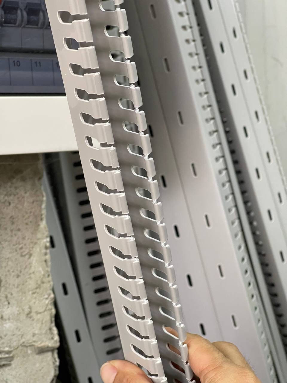 ប្រអប់ខ្សែភ្លើង 25*25 (Trunking), ១ដើម2ម៉ែត្រ